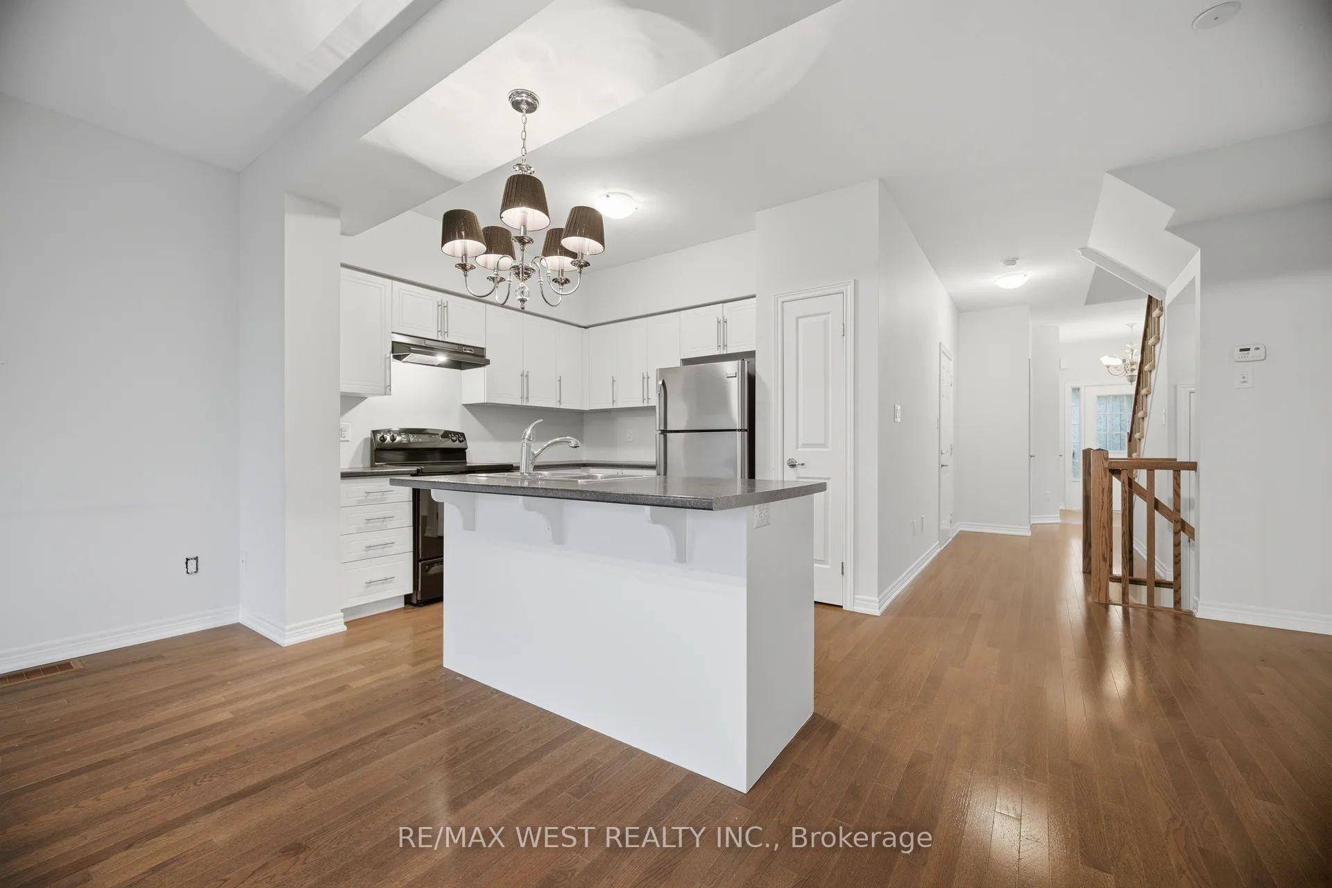 Photo 7 of 137 Echovalley Drive, Hamilton, Stoney Creek — HOMEH