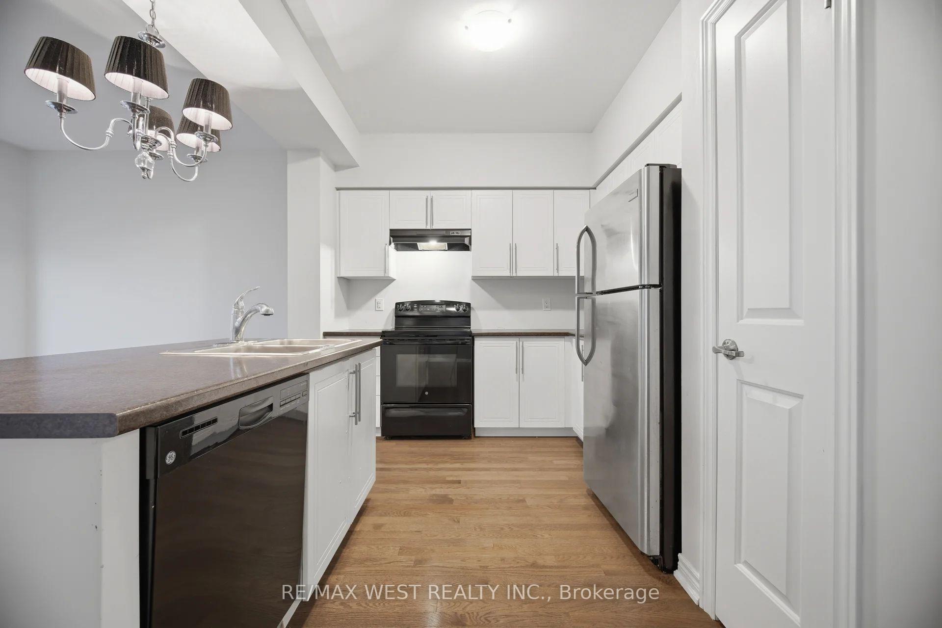 Photo 10 of 137 Echovalley Drive, Hamilton, Stoney Creek — HOMEH