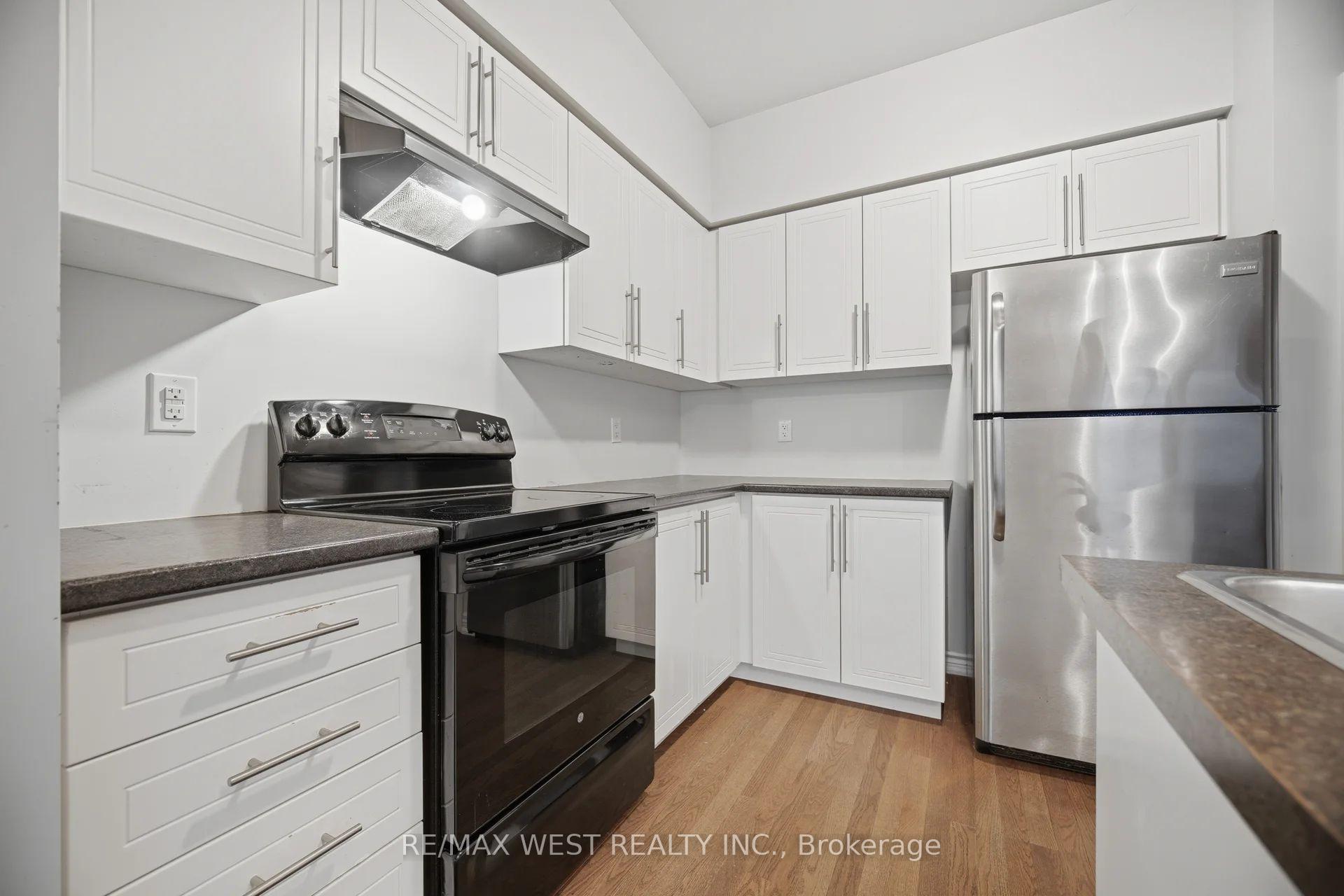 Photo 11 of 137 Echovalley Drive, Hamilton, Stoney Creek — HOMEH