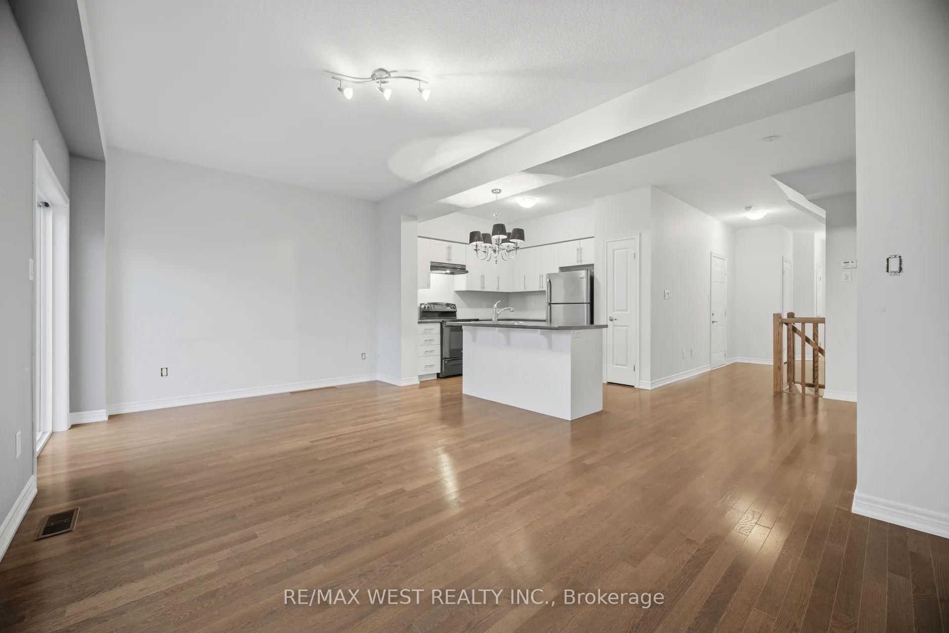 Photo 14 of 137 Echovalley Drive, Hamilton, Stoney Creek — HOMEH