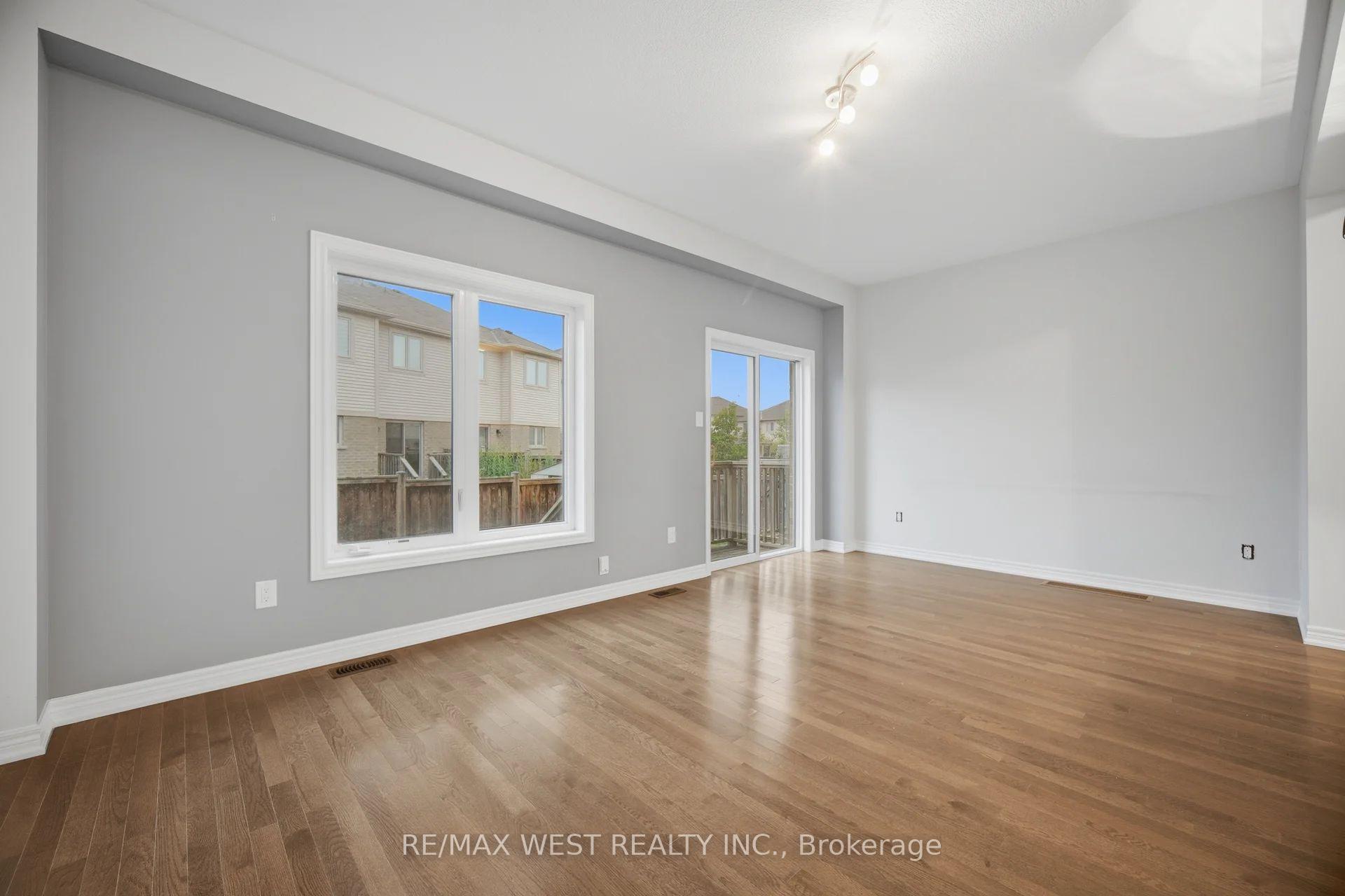 Photo 15 of 137 Echovalley Drive, Hamilton, Stoney Creek — HOMEH