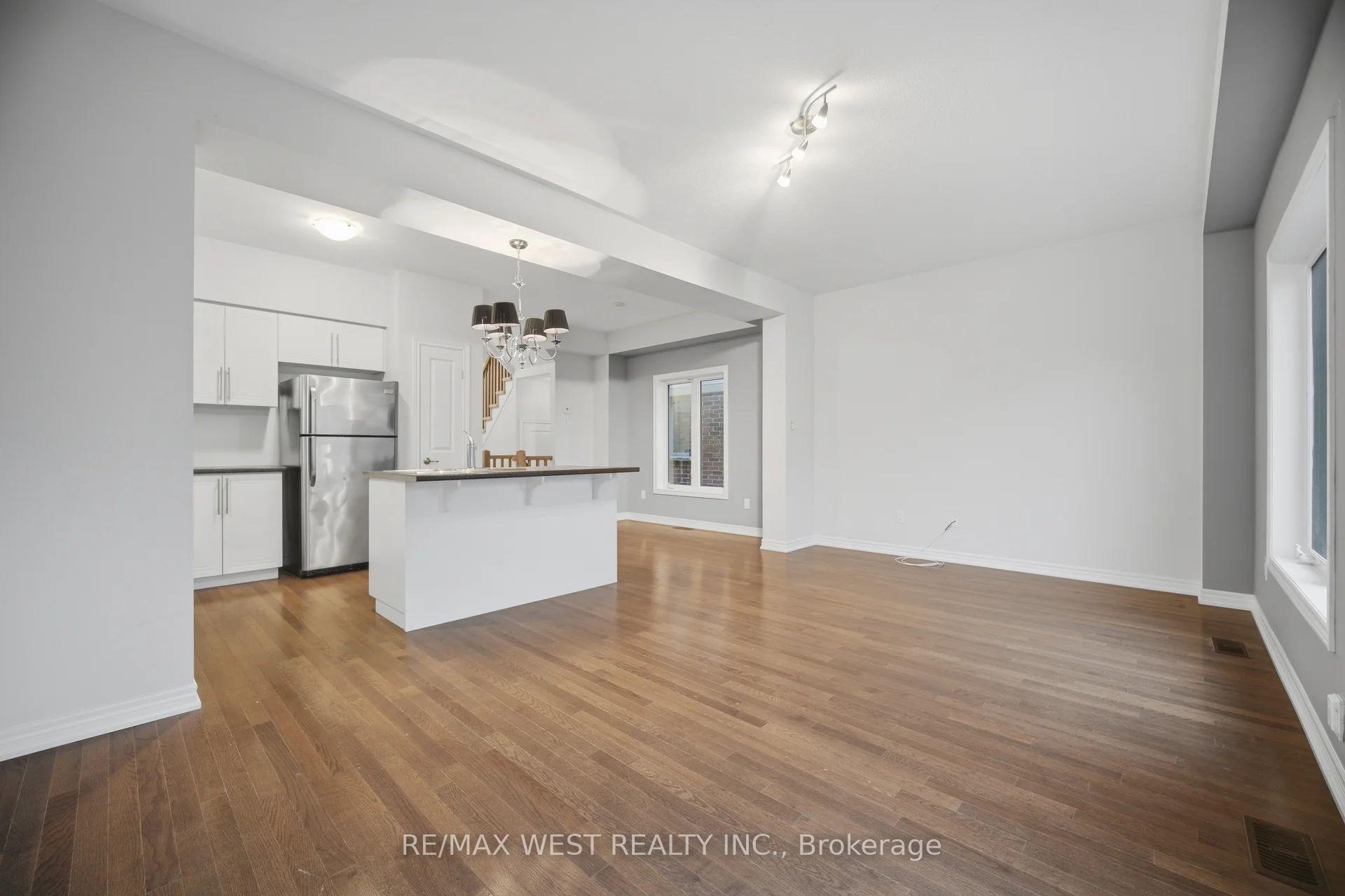 Photo 16 of 137 Echovalley Drive, Hamilton, Stoney Creek — HOMEH