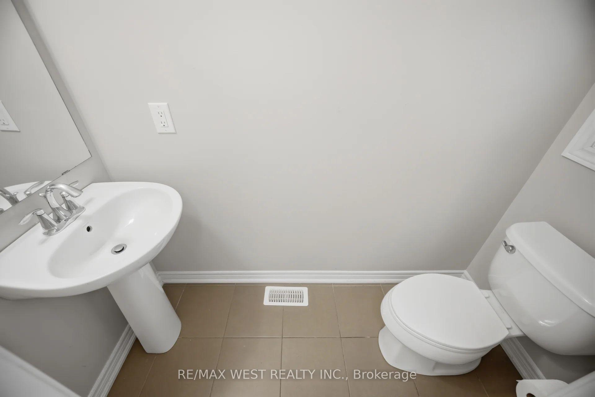 Photo 17 of 137 Echovalley Drive, Hamilton, Stoney Creek — HOMEH