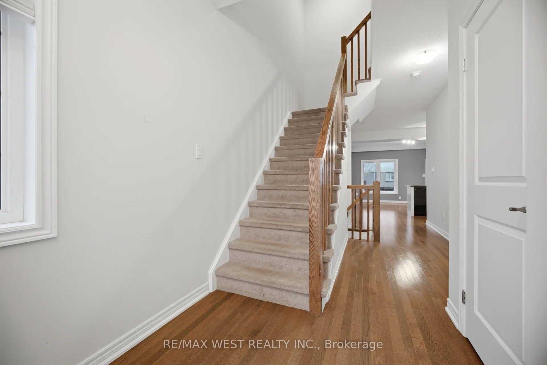 Photo 18 of 137 Echovalley Drive, Hamilton, Stoney Creek — HOMEH