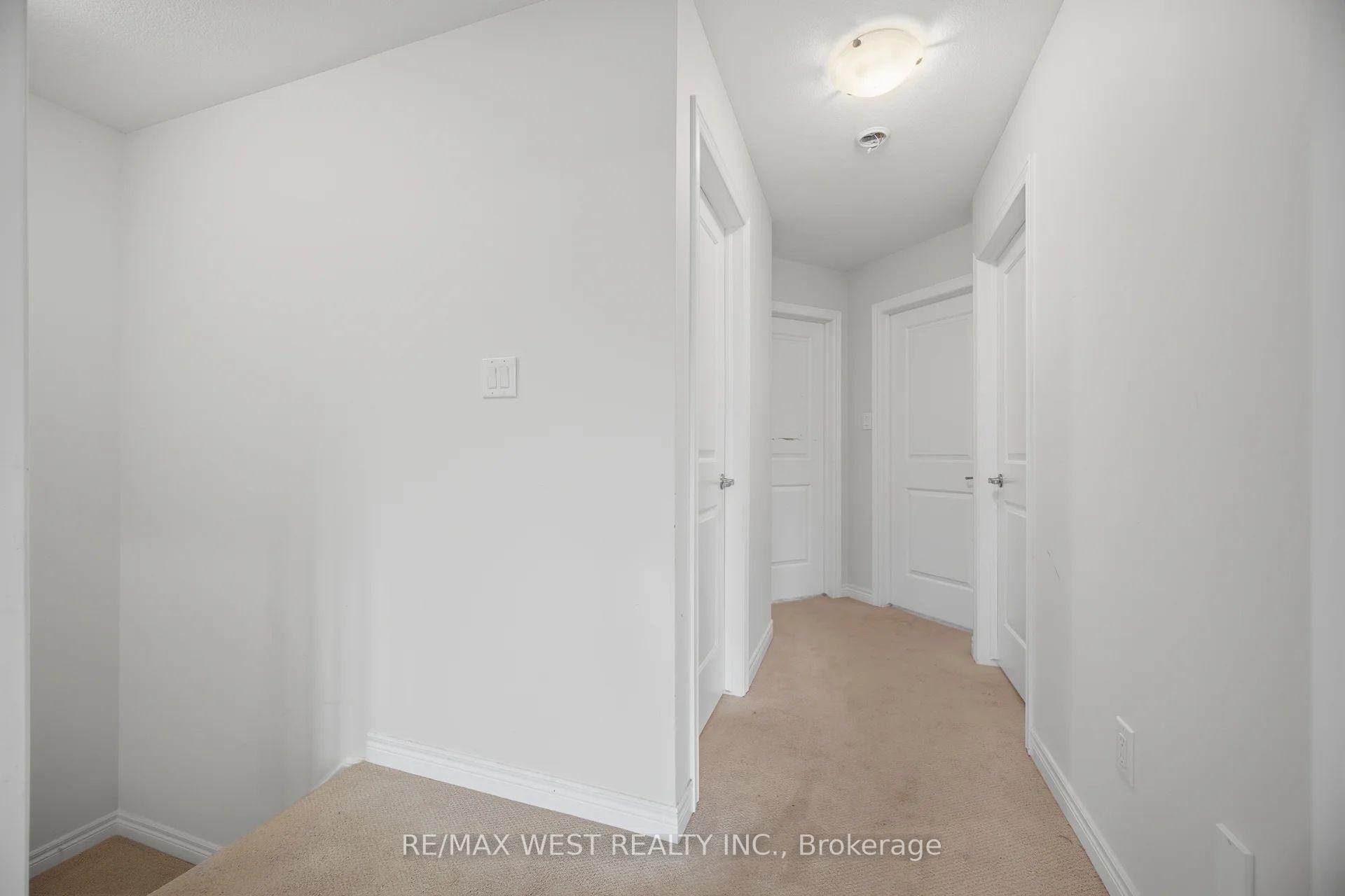 Photo 19 of 137 Echovalley Drive, Hamilton, Stoney Creek — HOMEH