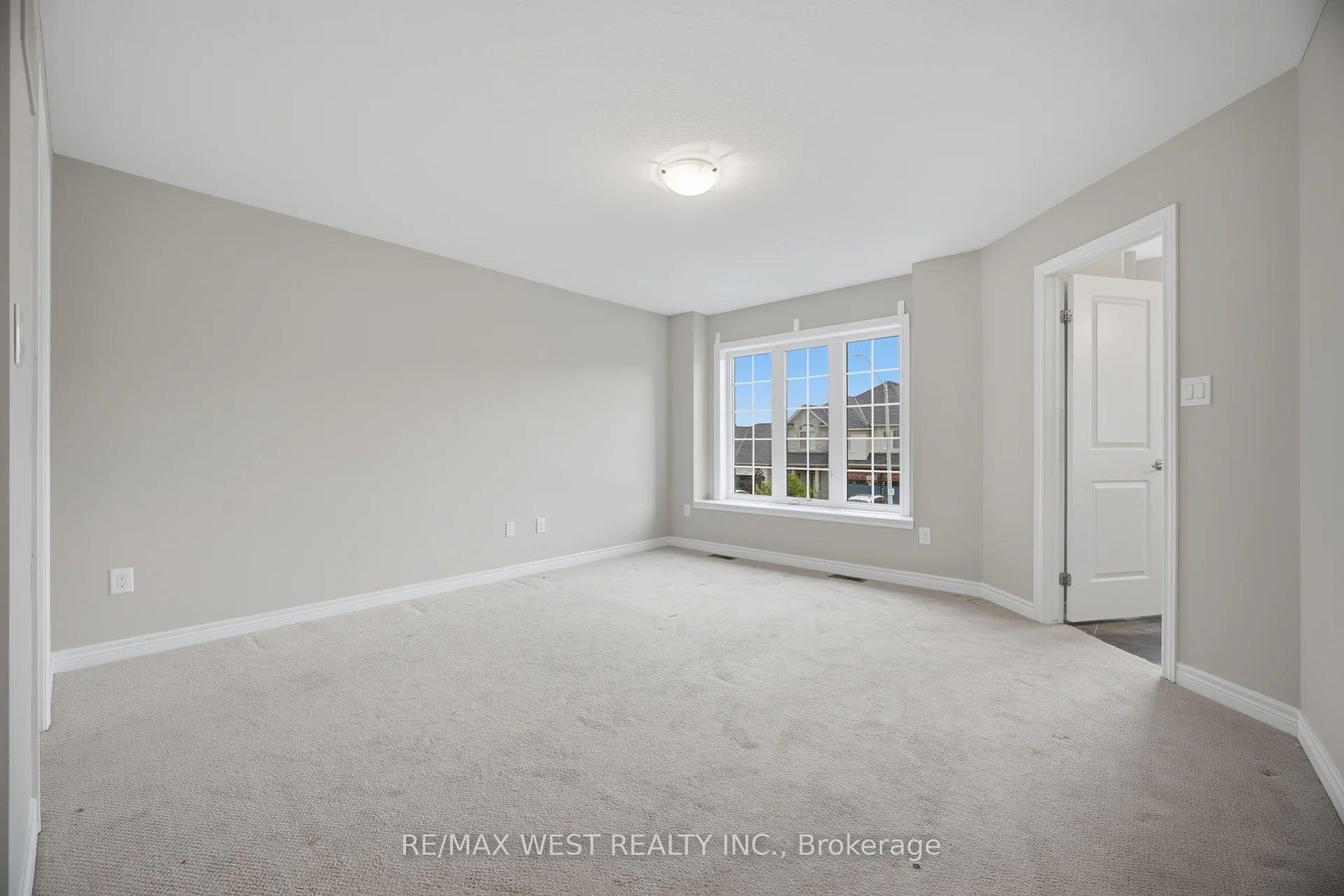 Photo 21 of 137 Echovalley Drive, Hamilton, Stoney Creek — HOMEH