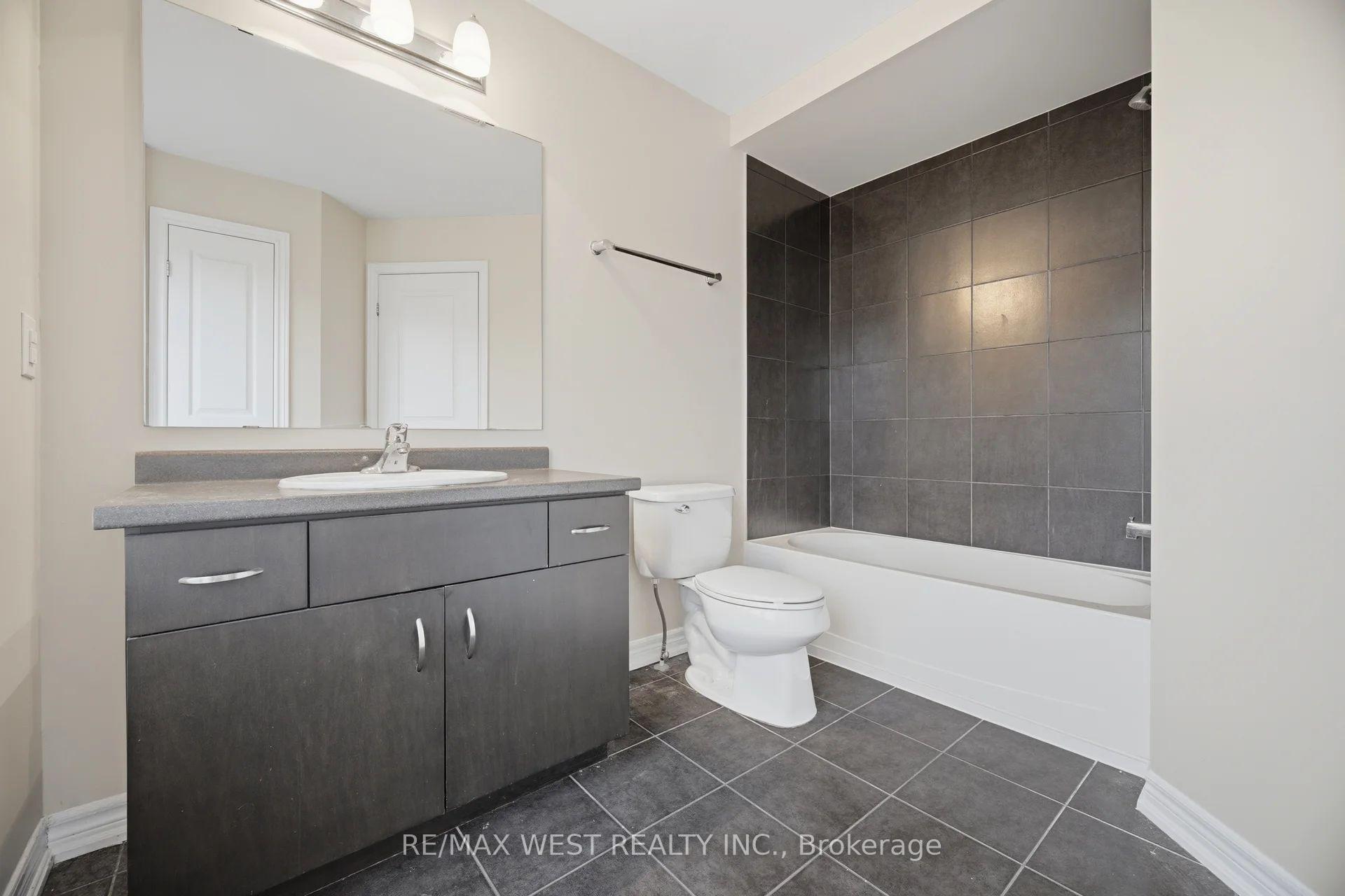 Photo 24 of 137 Echovalley Drive, Hamilton, Stoney Creek — HOMEH