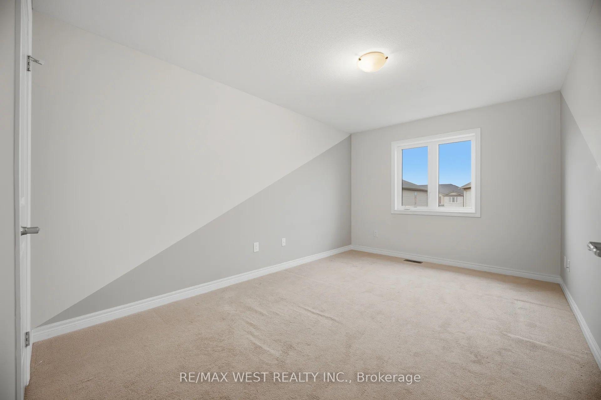Photo 26 of 137 Echovalley Drive, Hamilton, Stoney Creek — HOMEH