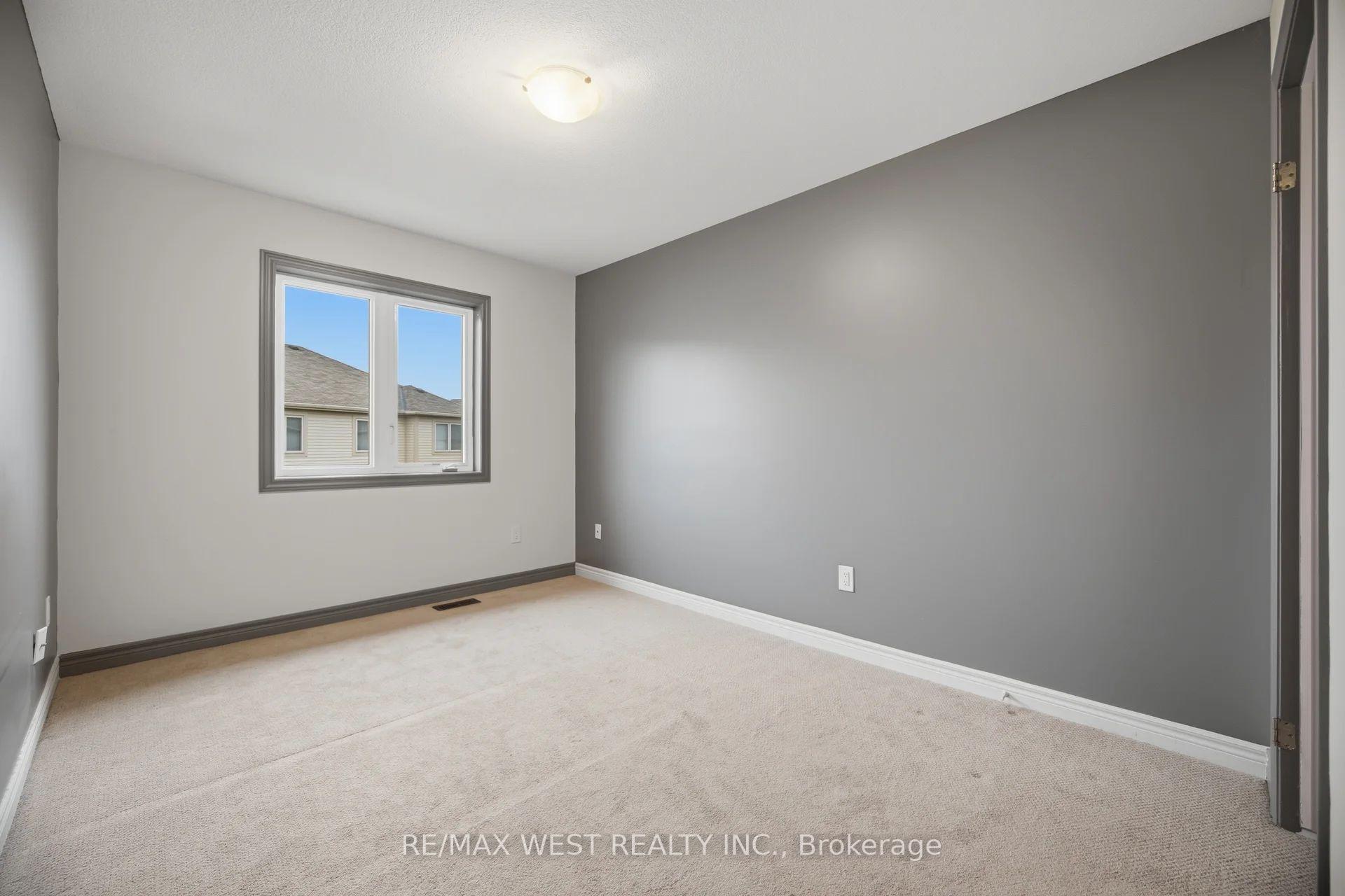 Photo 28 of 137 Echovalley Drive, Hamilton, Stoney Creek — HOMEH