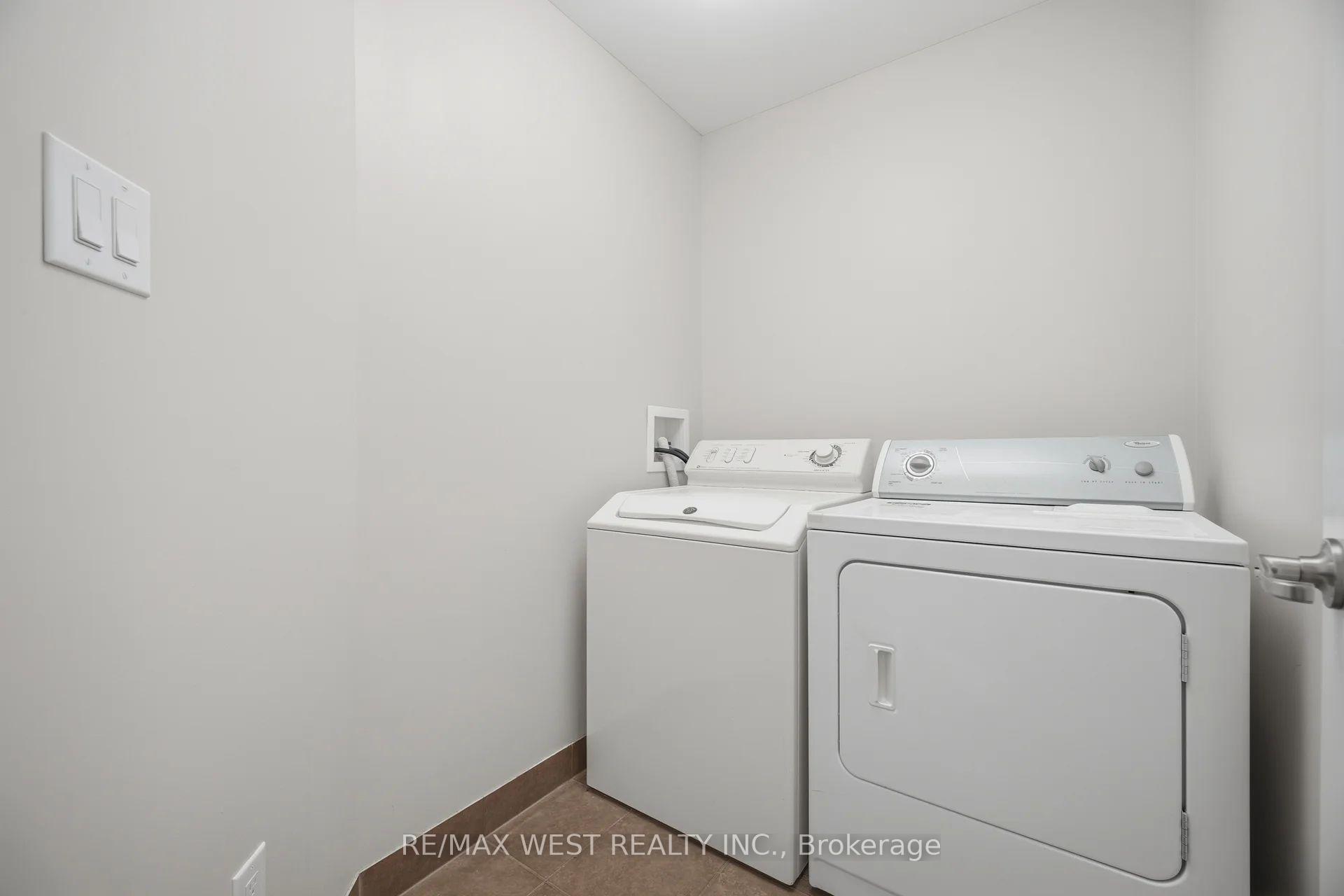 Photo 36 of 137 Echovalley Drive, Hamilton, Stoney Creek — HOMEH