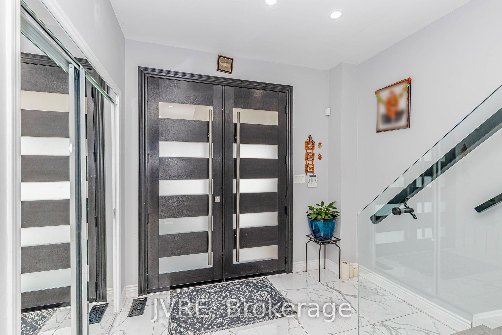 Photo 5 of 12 Peppermint Close, Brampton, Bram East — HOMEH