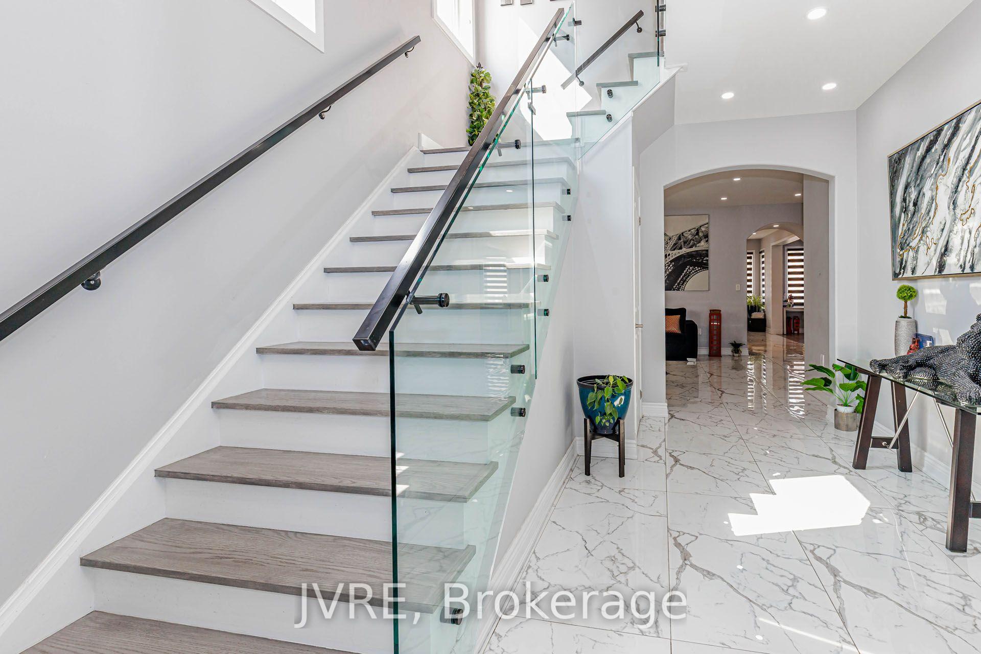 Photo 6 of 12 Peppermint Close, Brampton, Bram East — HOMEH