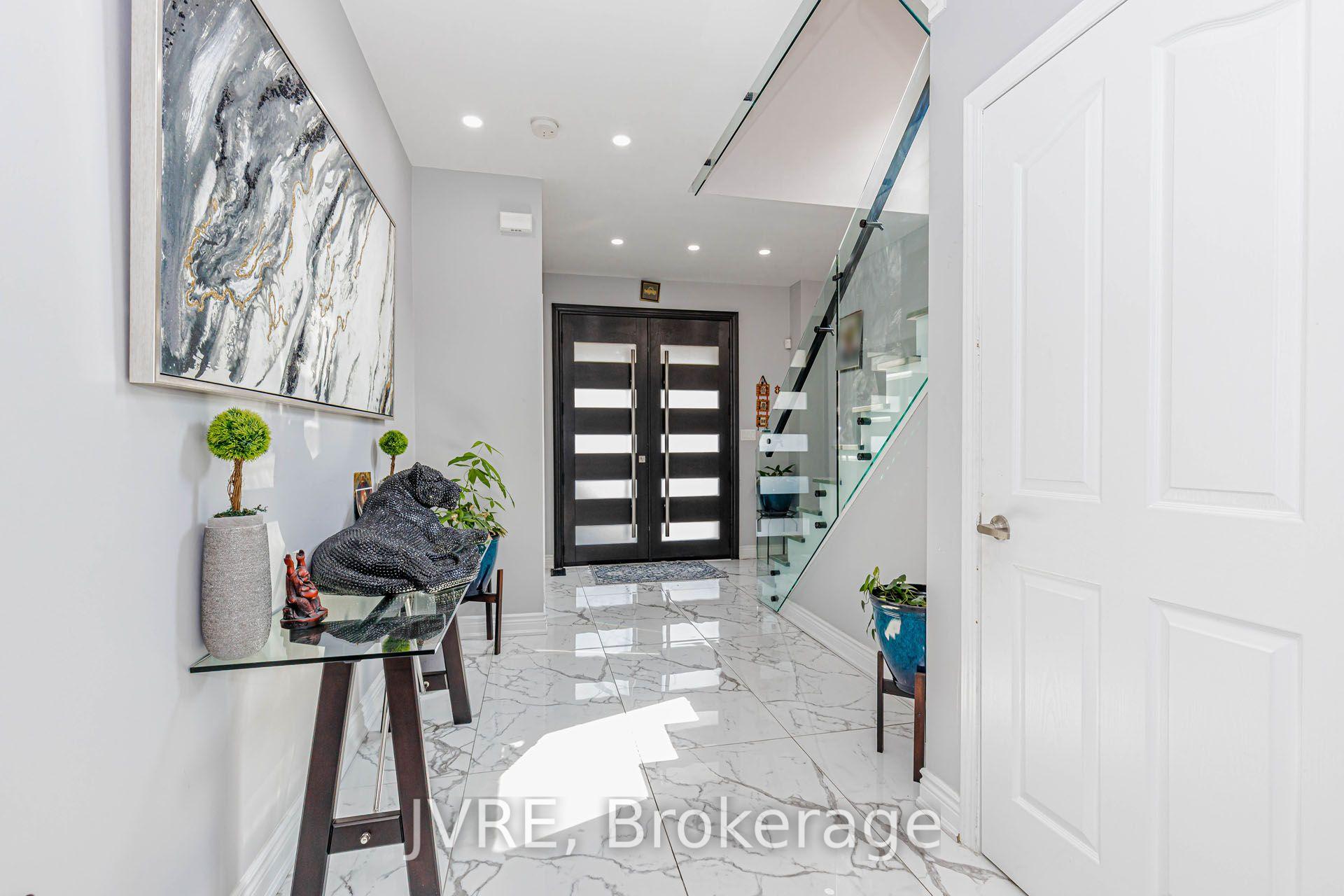 Photo 8 of 12 Peppermint Close, Brampton, Bram East — HOMEH