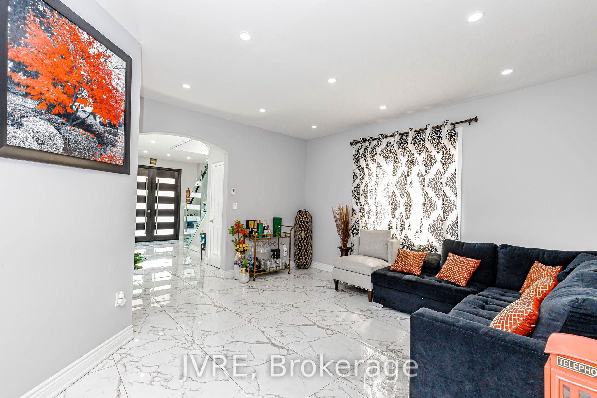 Photo 10 of 12 Peppermint Close, Brampton, Bram East — HOMEH