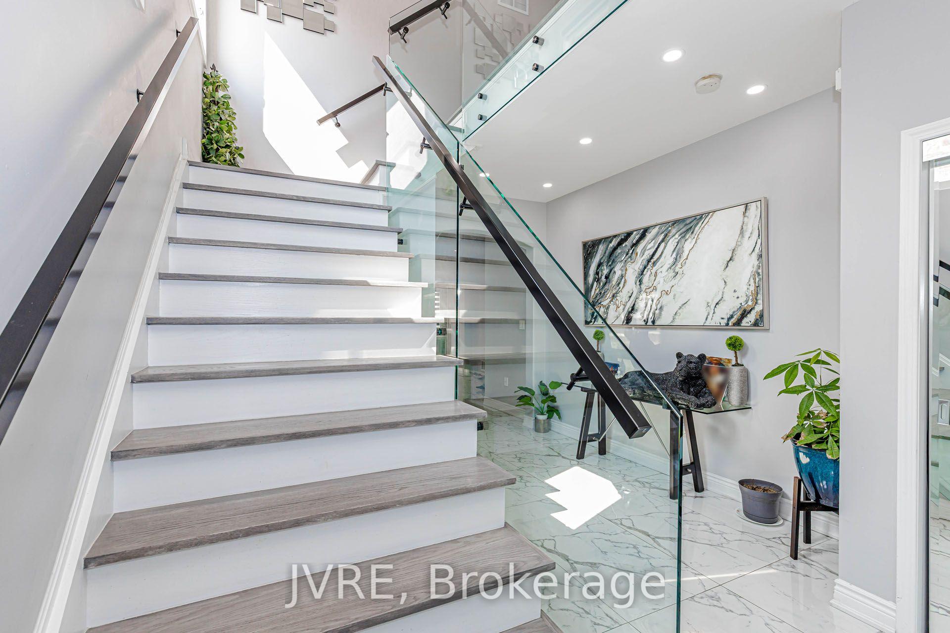 Photo 21 of 12 Peppermint Close, Brampton, Bram East — HOMEH