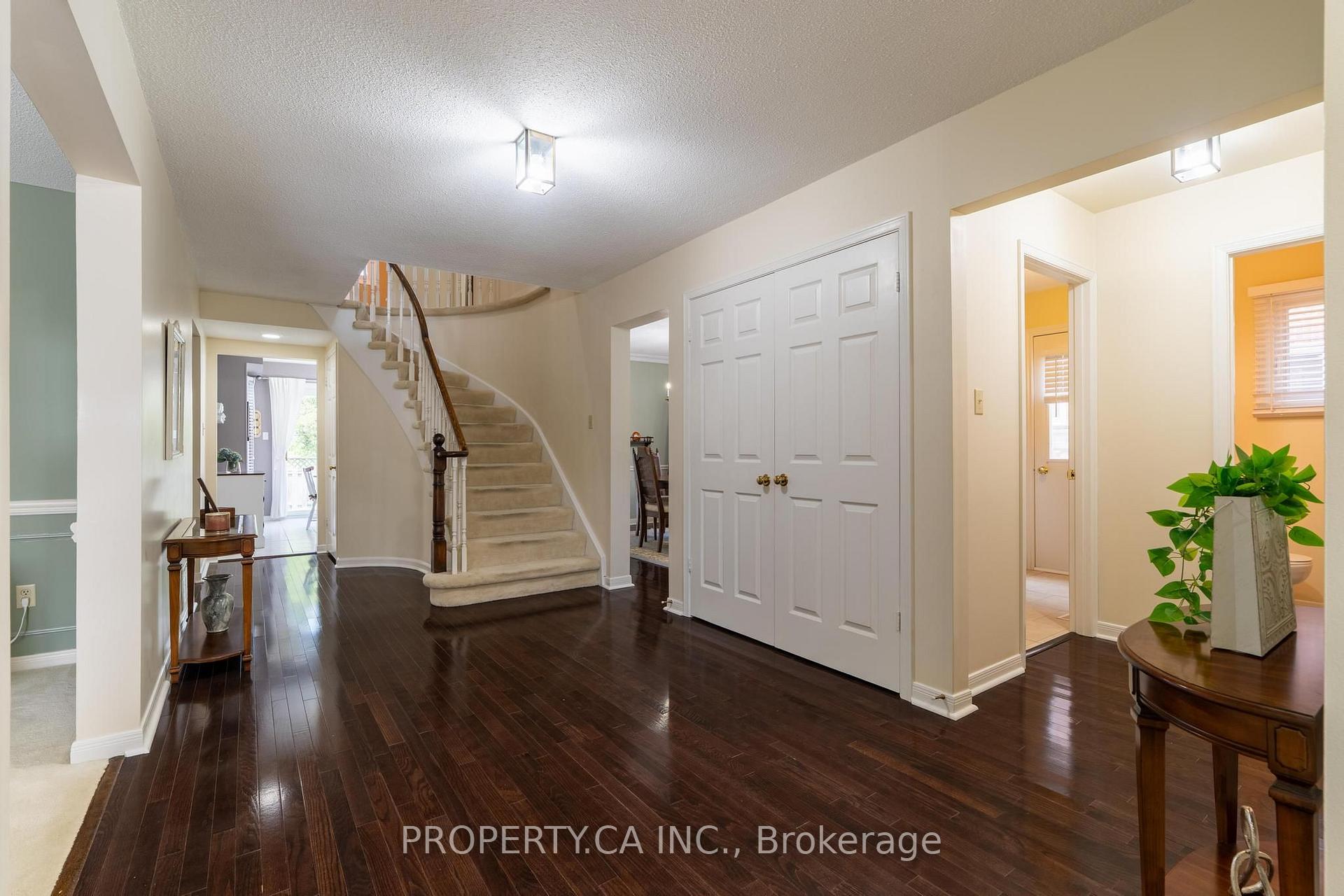 Photo 3 of 40 Buchanan Drive, Markham, Unionville — HOMEH