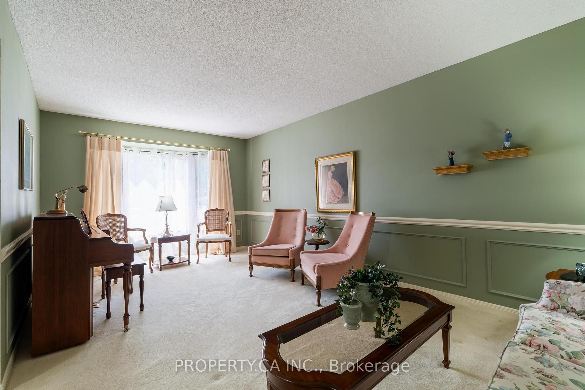 Photo 4 of 40 Buchanan Drive, Markham, Unionville — HOMEH