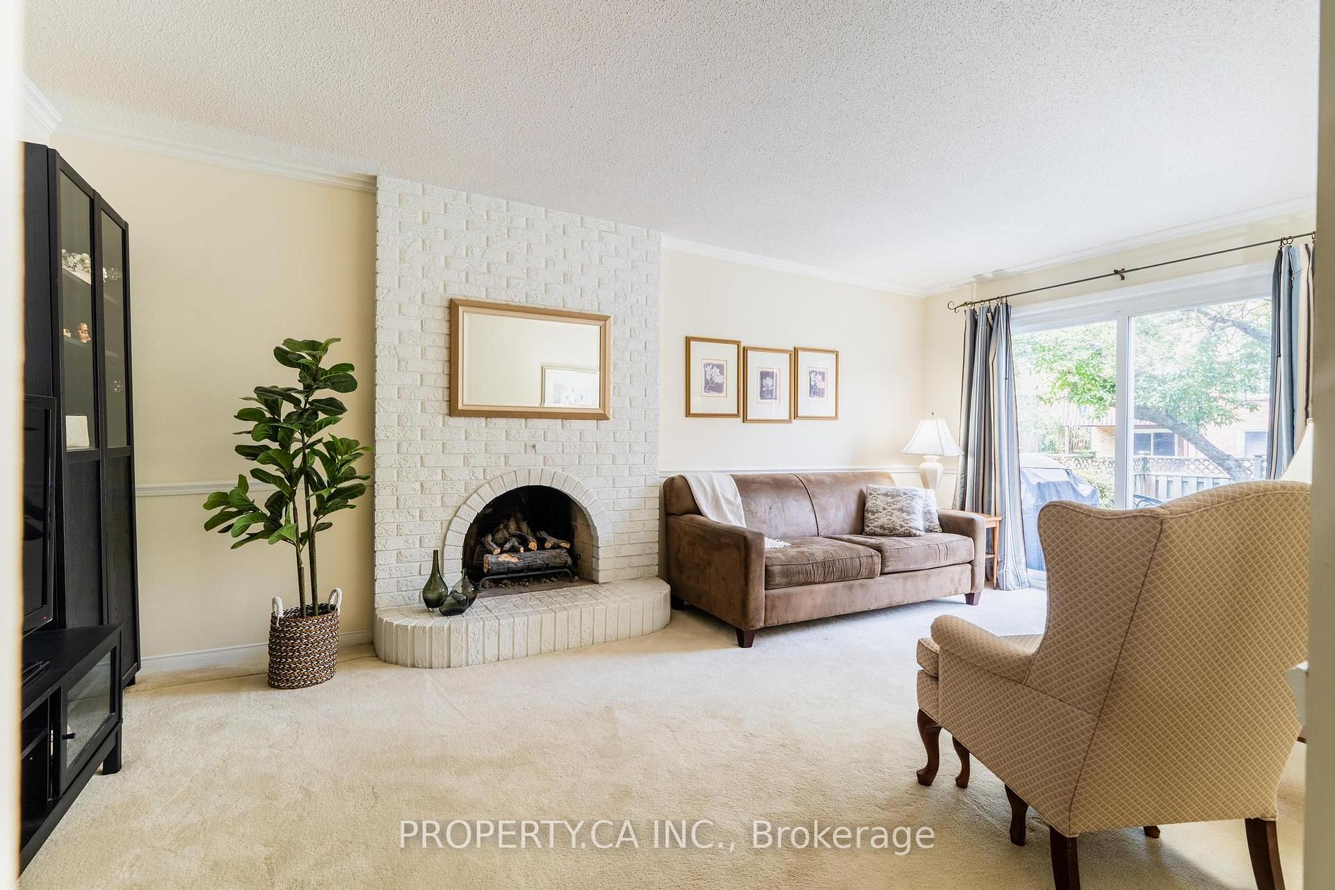 Photo 12 of 40 Buchanan Drive, Markham, Unionville — HOMEH