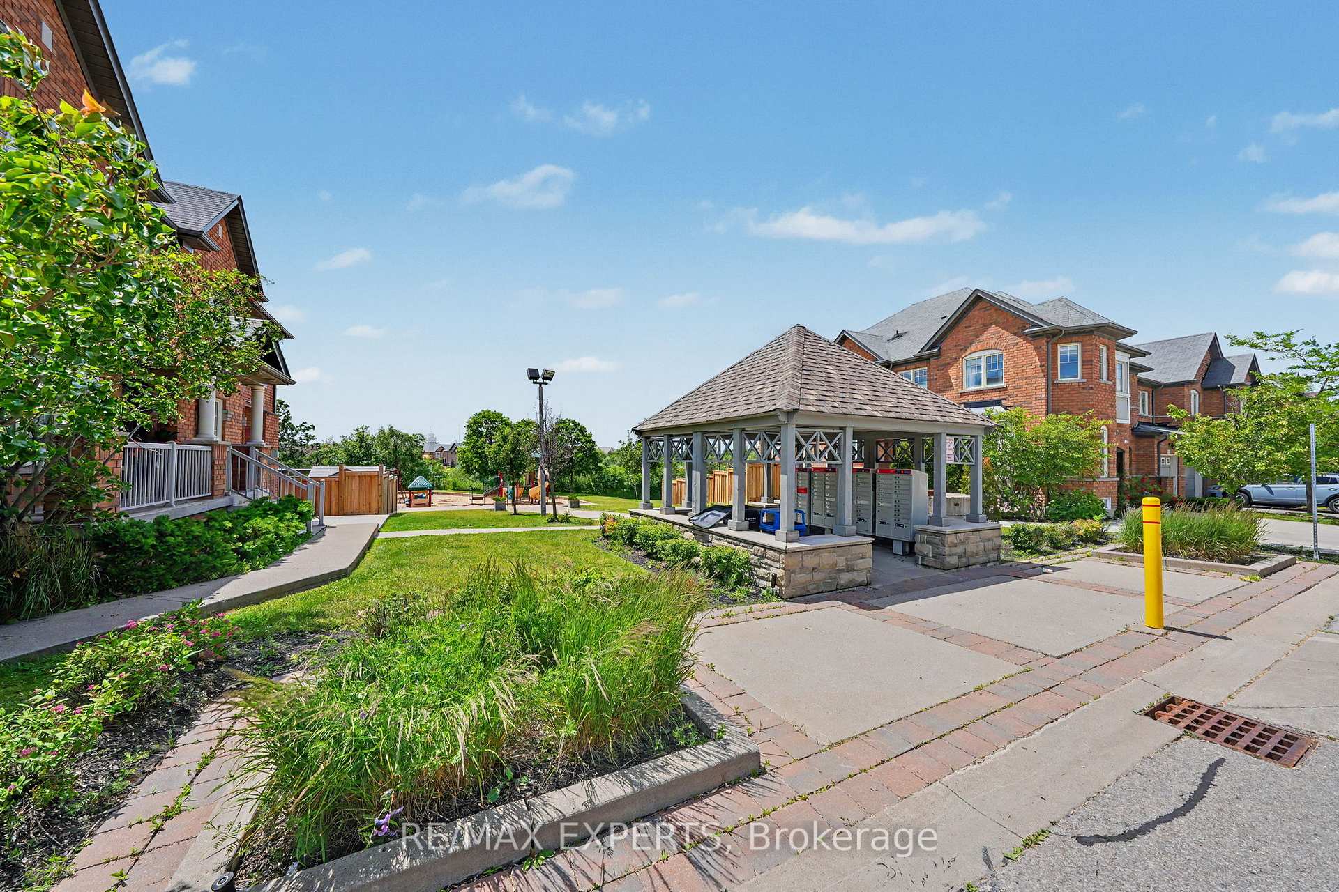 Photo 4 of 14 Lotus Street, Brampton, Bram East — HOMEH