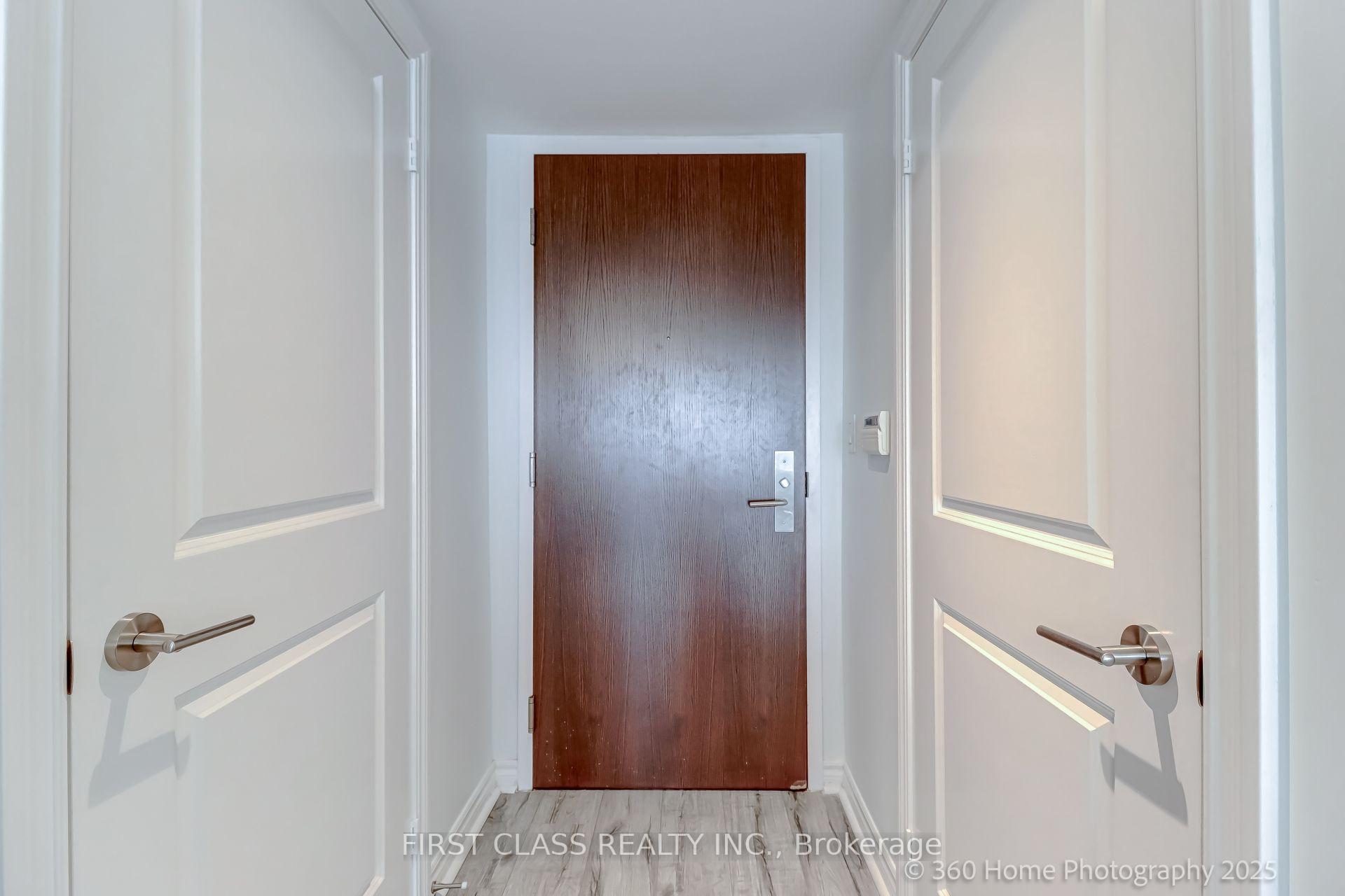 Photo 3 of Unit 2513, 386 Yonge Street, Toronto, Bay Street Corridor — HOMEH