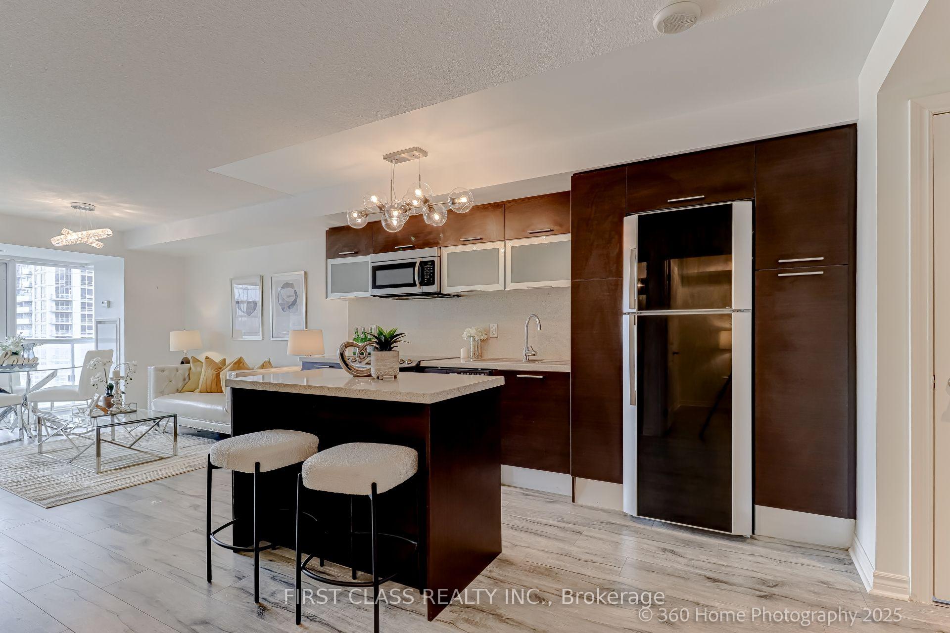 Photo 6 of Unit 2513, 386 Yonge Street, Toronto, Bay Street Corridor — HOMEH