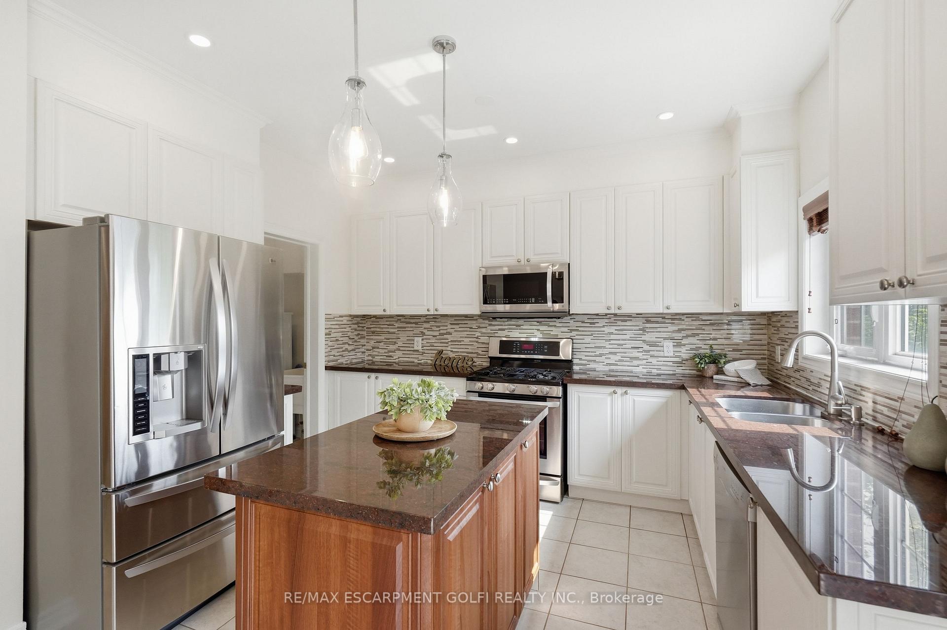 Photo 10 of 100 Springstead Avenue, Hamilton, Winona — HOMEH