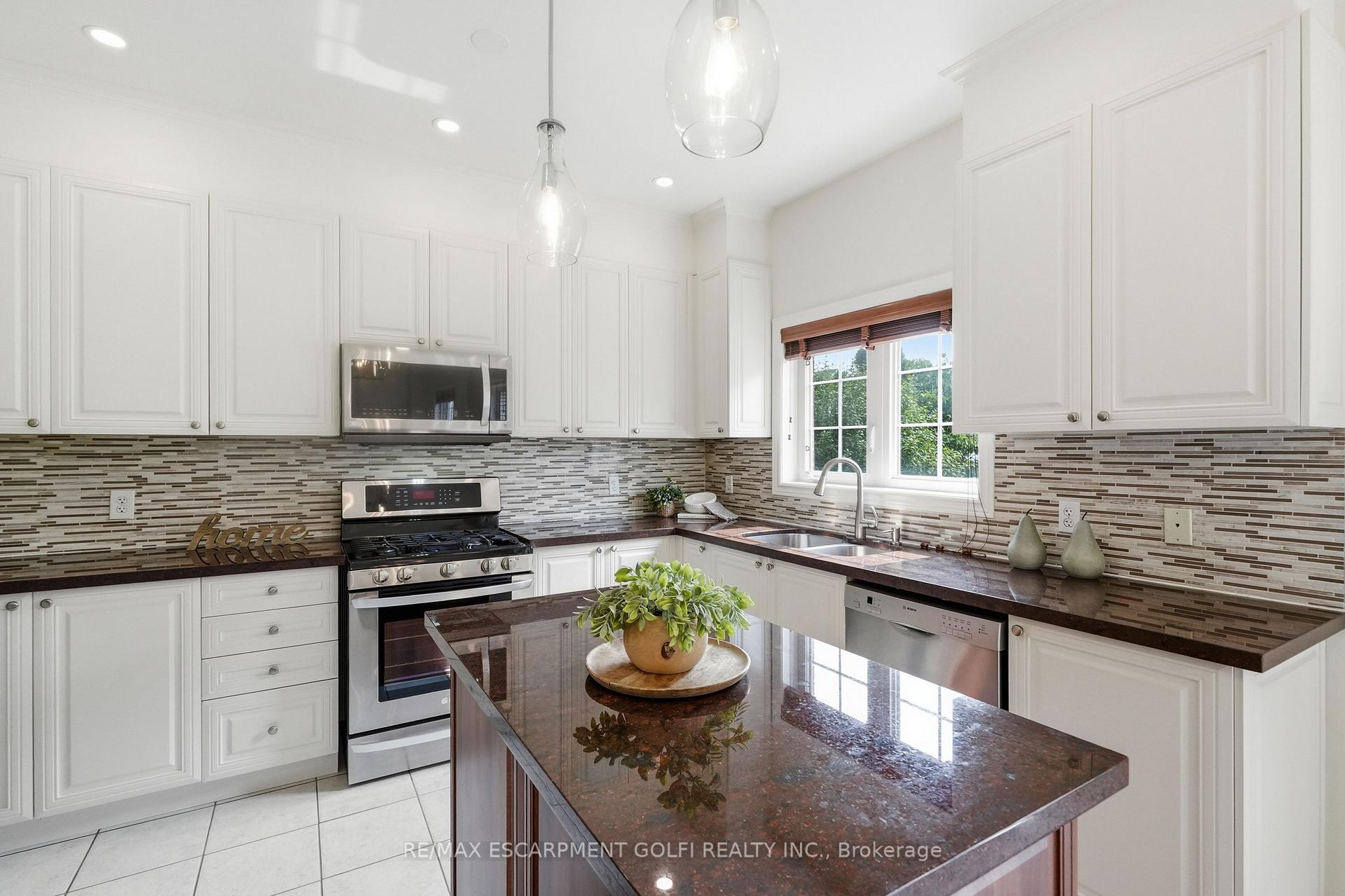 Photo 11 of 100 Springstead Avenue, Hamilton, Winona — HOMEH