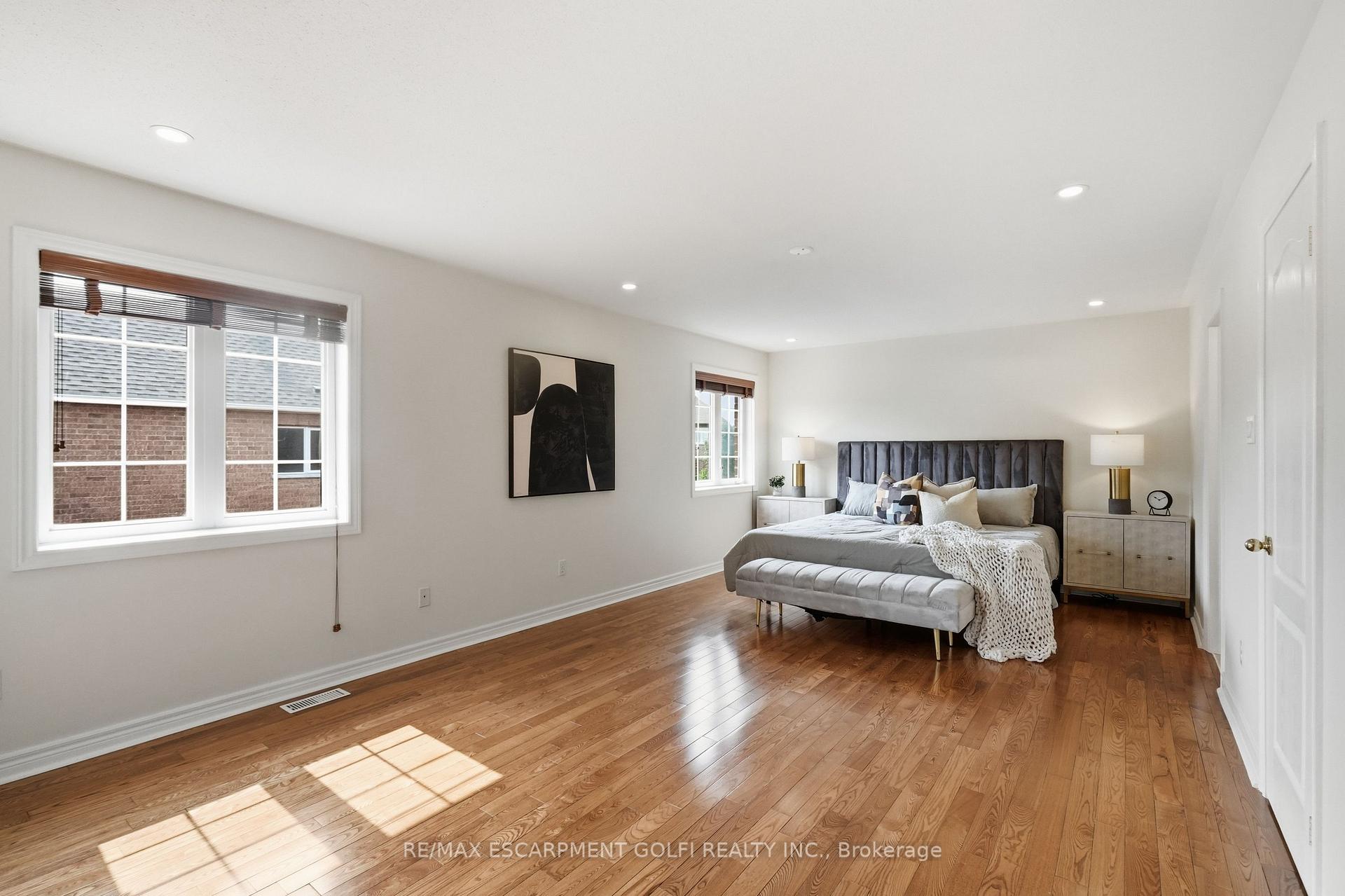 Photo 14 of 100 Springstead Avenue, Hamilton, Winona — HOMEH