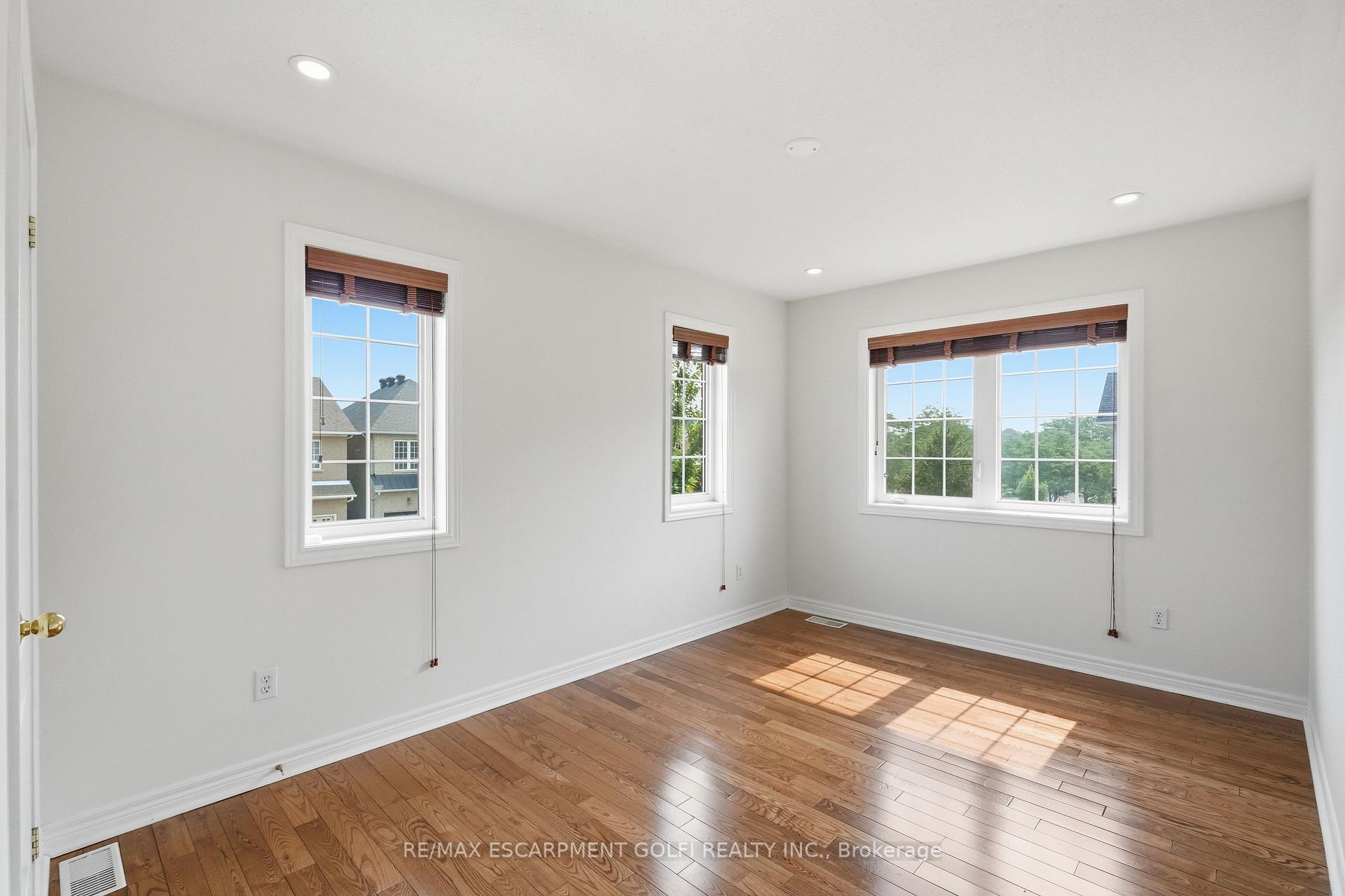 Photo 20 of 100 Springstead Avenue, Hamilton, Winona — HOMEH
