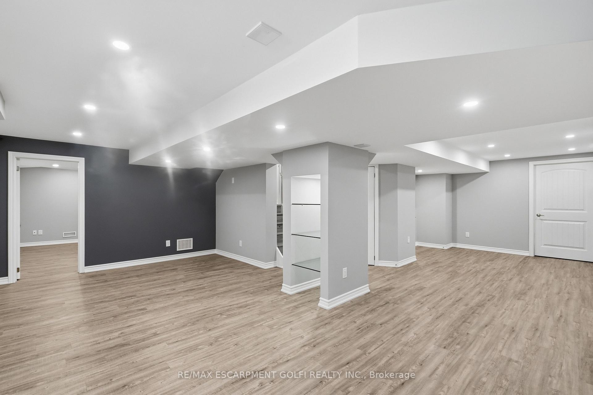 Photo 22 of 100 Springstead Avenue, Hamilton, Winona — HOMEH