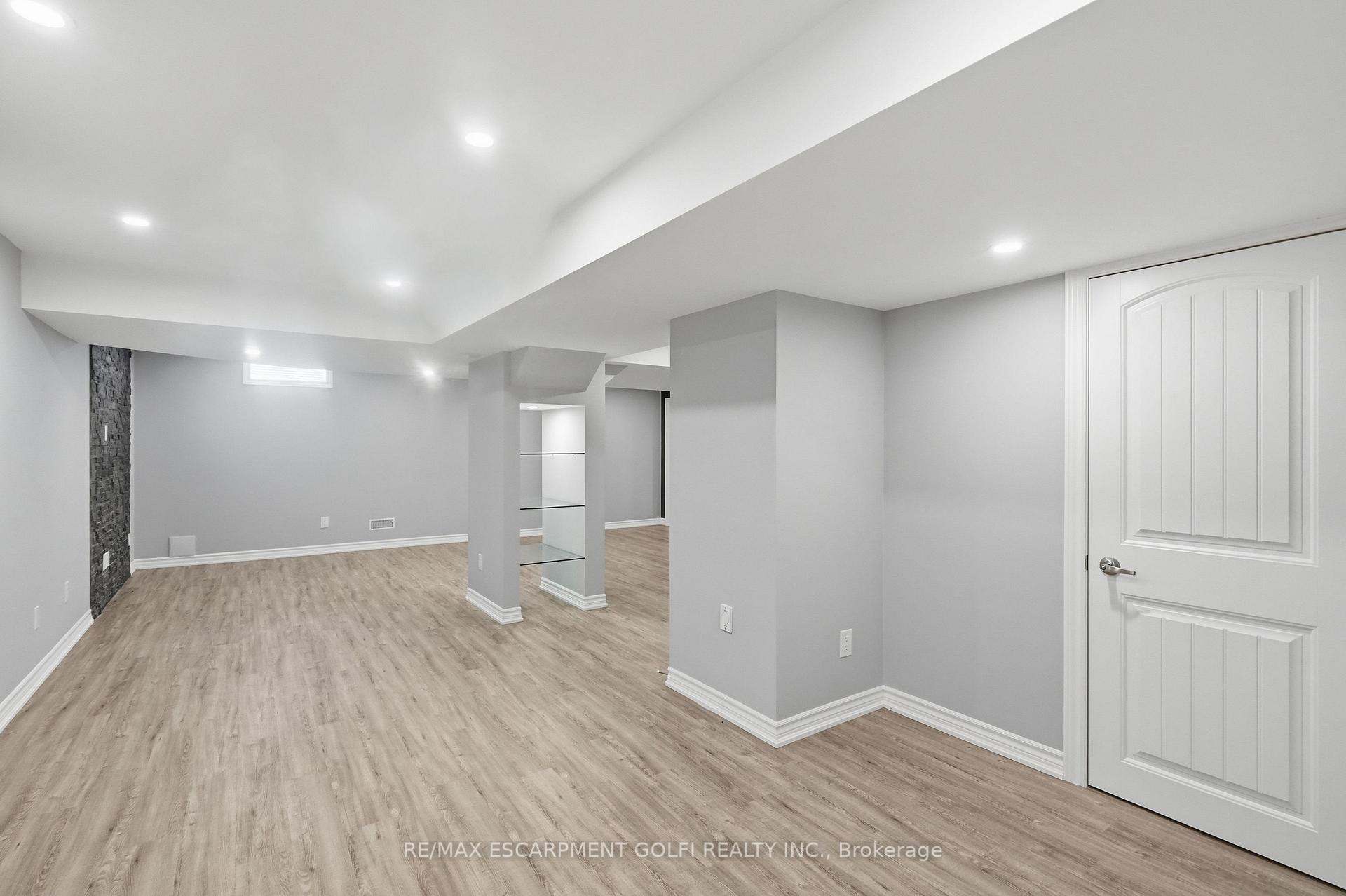 Photo 23 of 100 Springstead Avenue, Hamilton, Winona — HOMEH