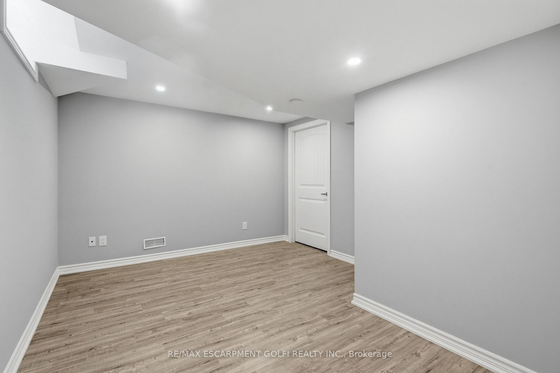 Photo 24 of 100 Springstead Avenue, Hamilton, Winona — HOMEH