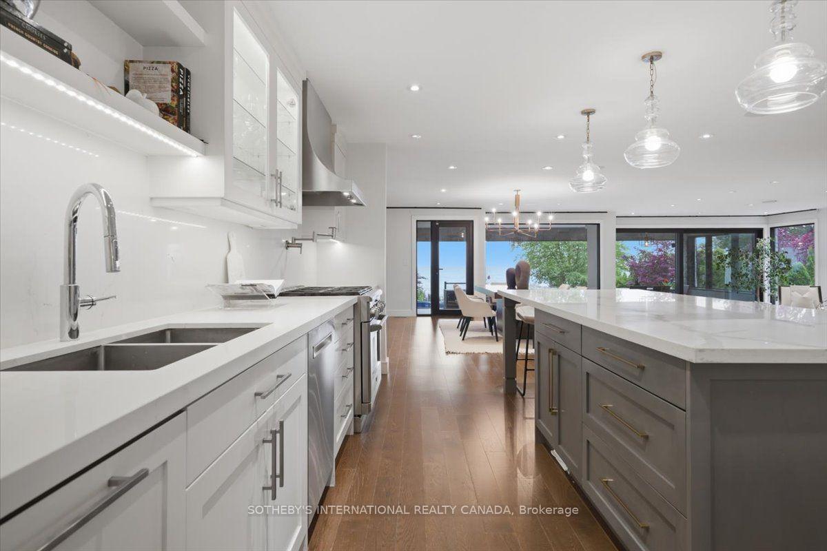 Photo 1 of 102 Cumberland Drive, Mississauga, Port Credit — HOMEH