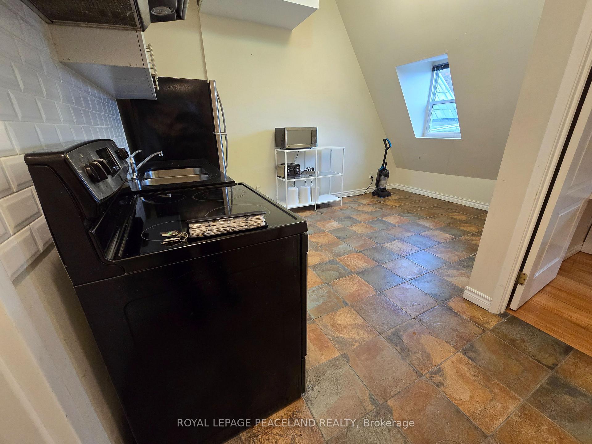 Photo 4 of Unit 3C, 34 Ross Street, Toronto, Kensington-Chinatown — HOMEH