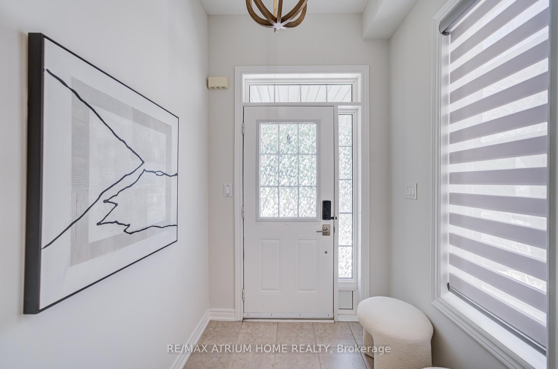 Photo 4 of 368 Roy Harper Avenue, Aurora, Rural Aurora — HOMEH