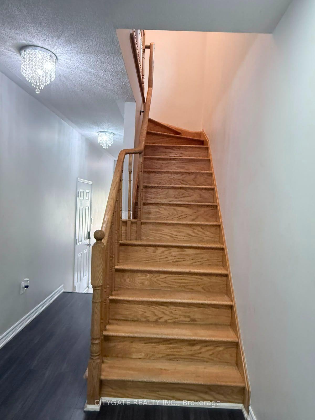 Photo 7 of Unit Main/Second, 124 Crystalview Crescent, Brampton, Bram East — HOMEH