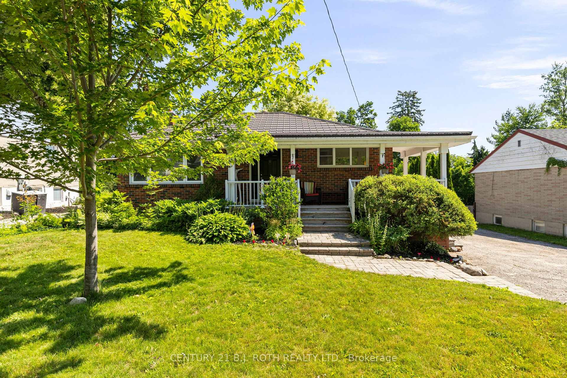 Photo 2 of 7 Vine Street, Barrie, Sunnidale — HOMEH