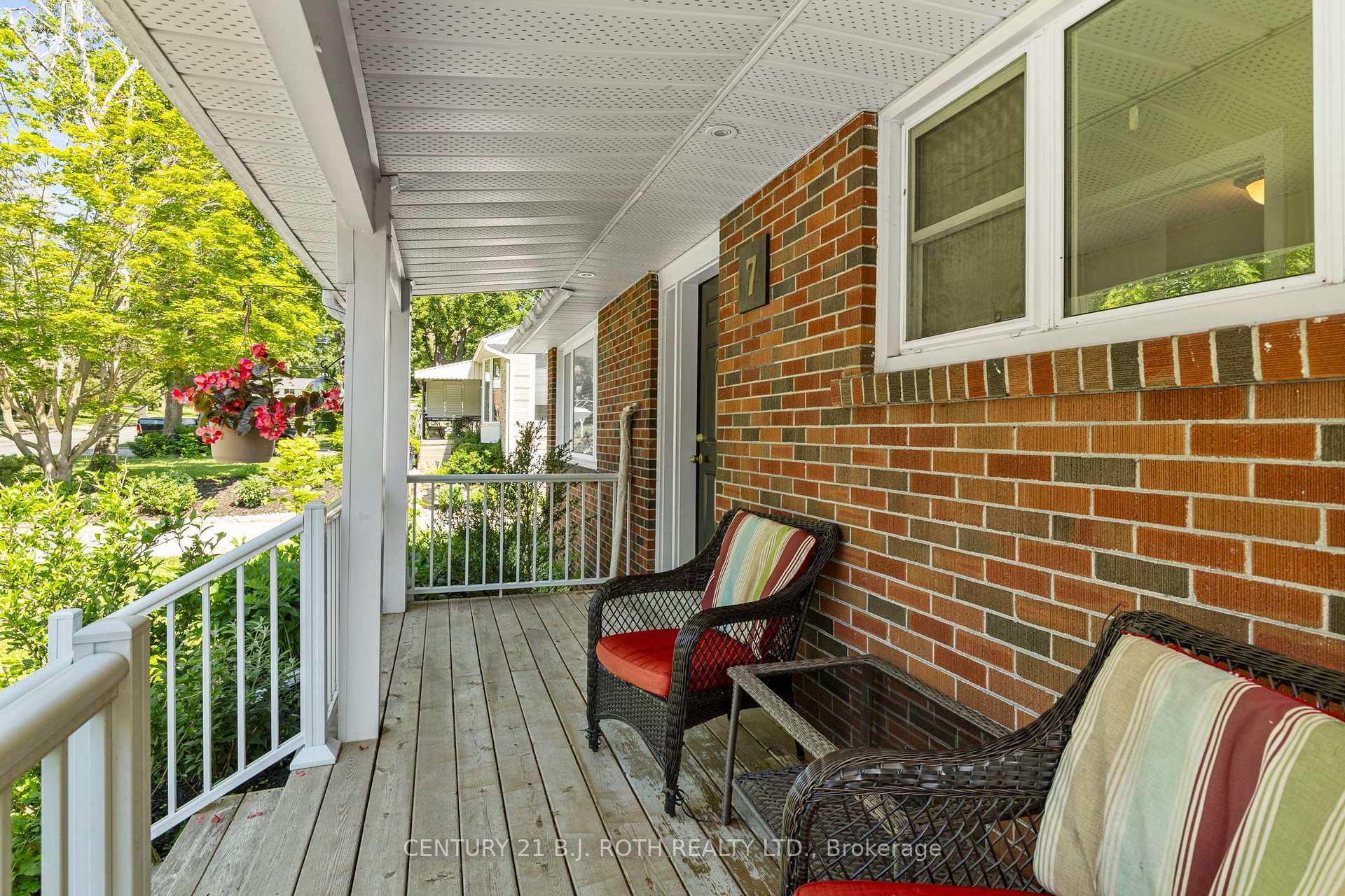 Photo 3 of 7 Vine Street, Barrie, Sunnidale — HOMEH