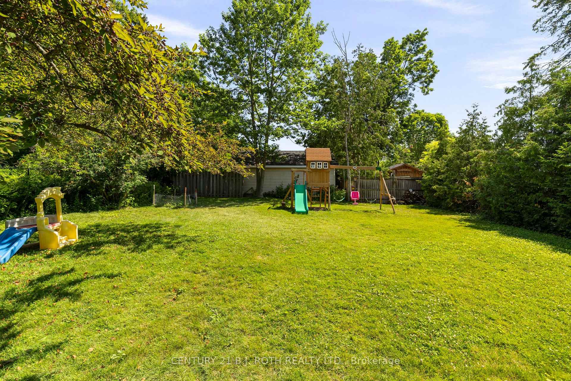 Photo 30 of 7 Vine Street, Barrie, Sunnidale — HOMEH