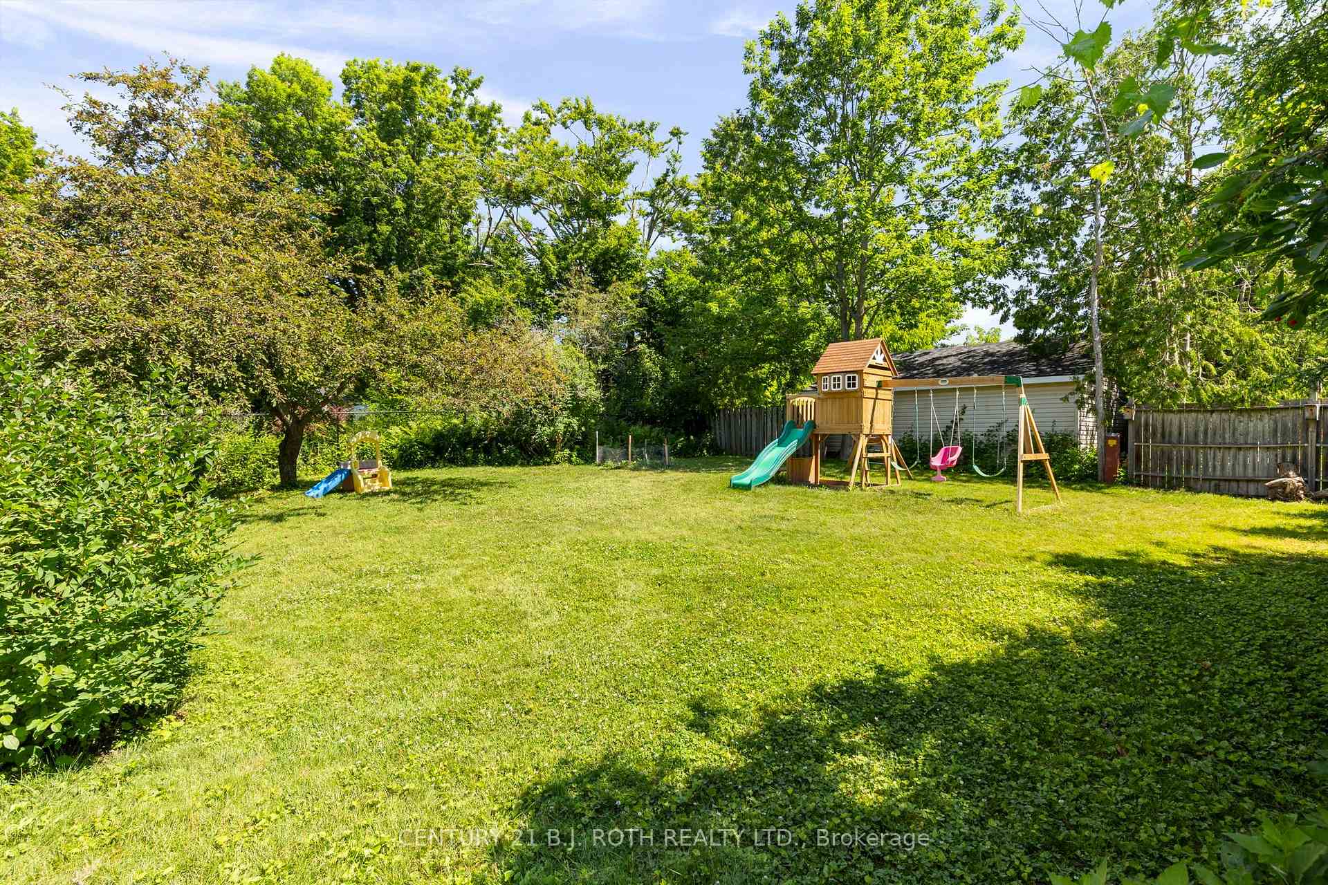Photo 31 of 7 Vine Street, Barrie, Sunnidale — HOMEH