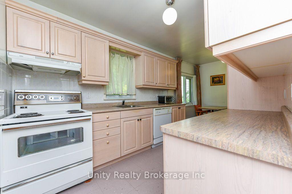 Photo 43 of 51 Lambeth Road, Etobicoke, Edenbridge-Humber Valley — HOMEH
