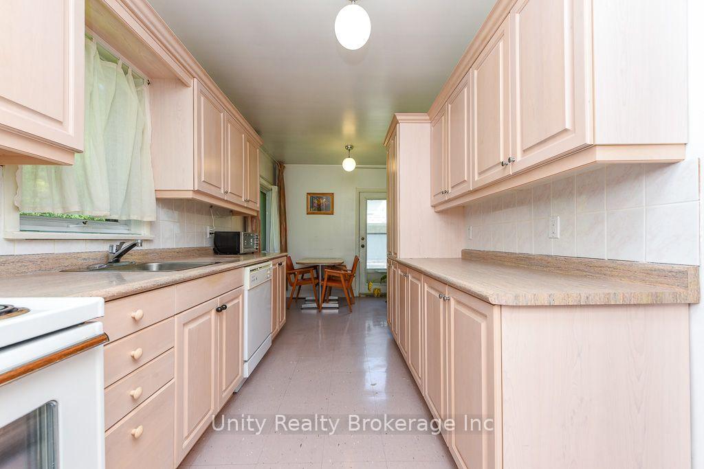 Photo 27 of 51 Lambeth Road, Etobicoke, Edenbridge-Humber Valley — HOMEH