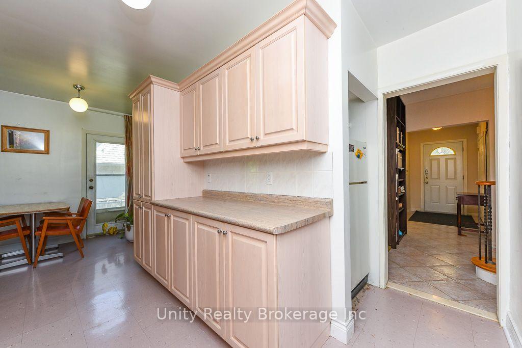 Photo 4 of 51 Lambeth Road, Etobicoke, Edenbridge-Humber Valley — HOMEH