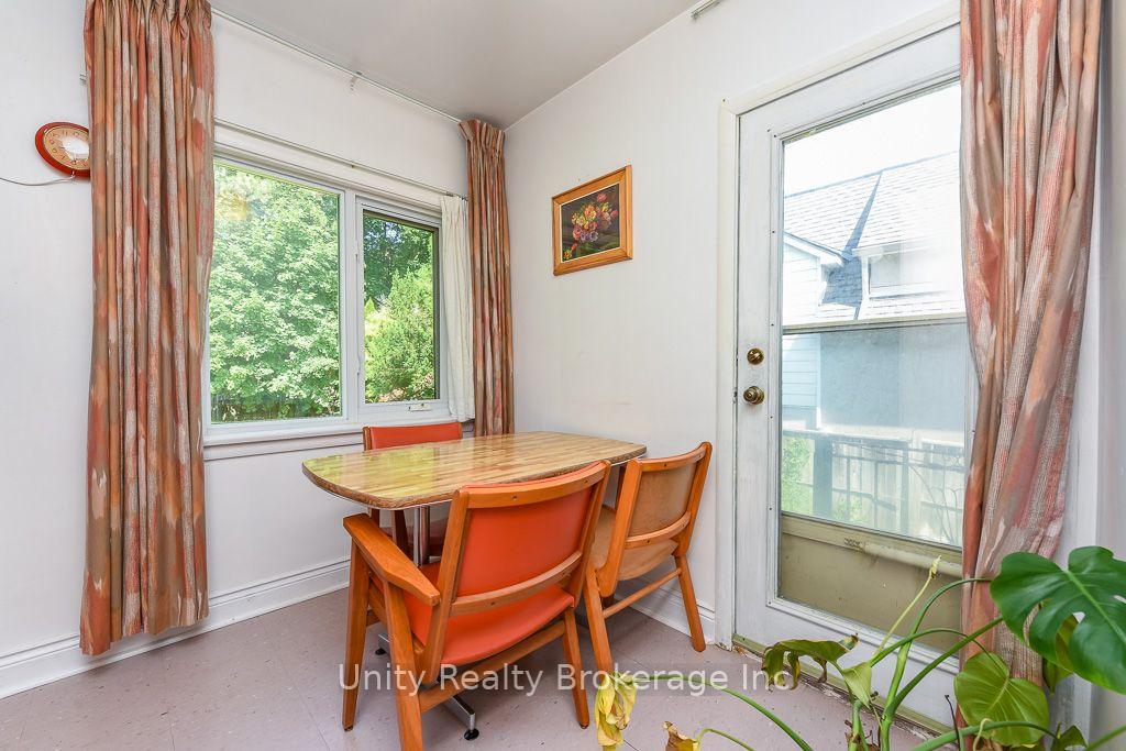 Photo 5 of 51 Lambeth Road, Etobicoke, Edenbridge-Humber Valley — HOMEH