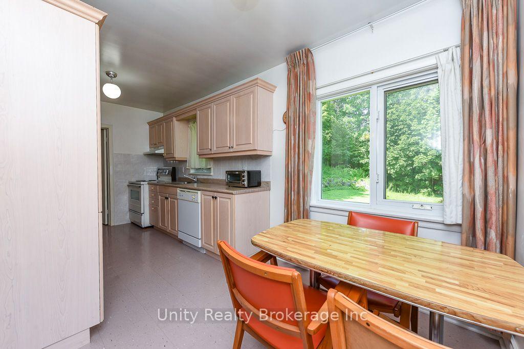 Photo 28 of 51 Lambeth Road, Etobicoke, Edenbridge-Humber Valley — HOMEH