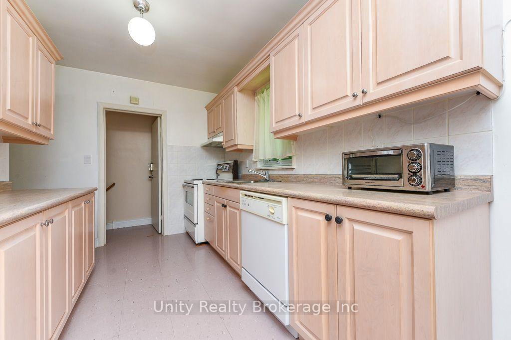 Photo 6 of 51 Lambeth Road, Etobicoke, Edenbridge-Humber Valley — HOMEH