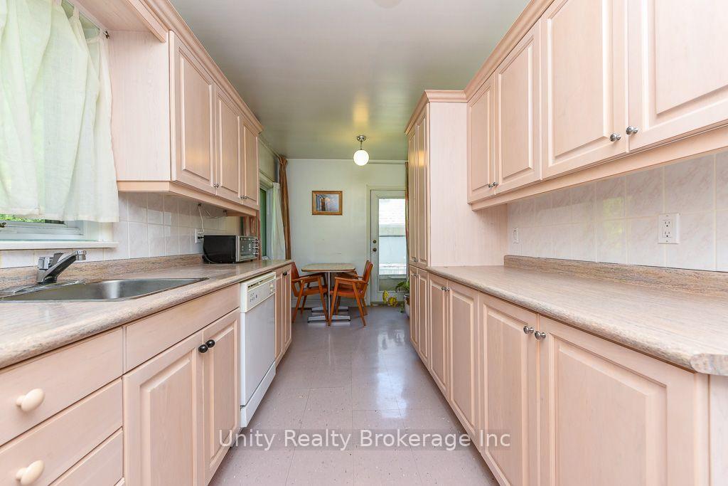 Photo 30 of 51 Lambeth Road, Etobicoke, Edenbridge-Humber Valley — HOMEH