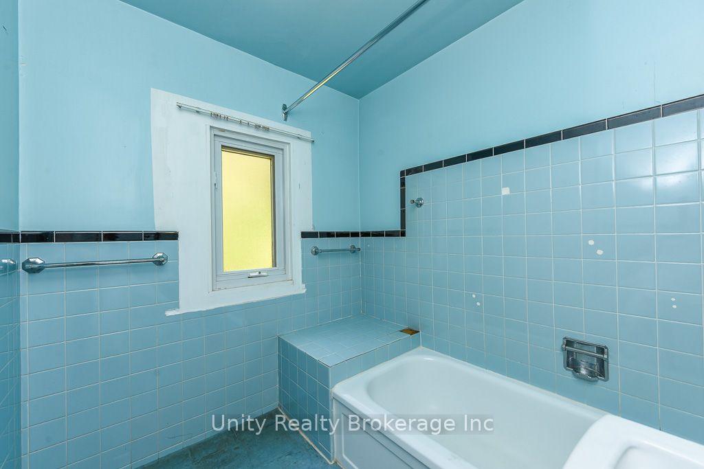 Photo 8 of 51 Lambeth Road, Etobicoke, Edenbridge-Humber Valley — HOMEH