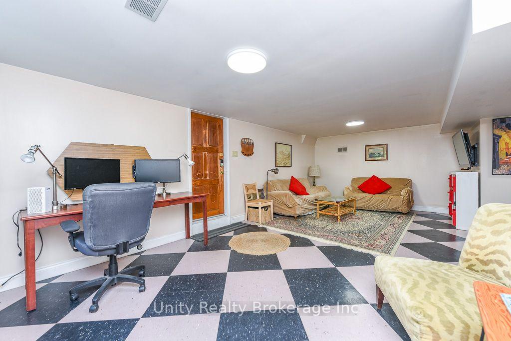 Photo 16 of 51 Lambeth Road, Etobicoke, Edenbridge-Humber Valley — HOMEH