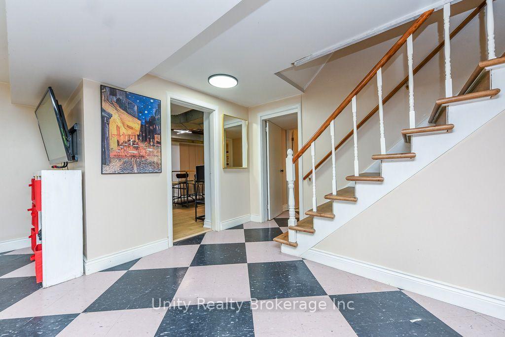 Photo 15 of 51 Lambeth Road, Etobicoke, Edenbridge-Humber Valley — HOMEH